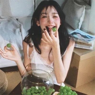 年轻的媳妇 海报